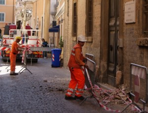 Terremoto: a Pesaro crolla un cornicione in via Sabbatini