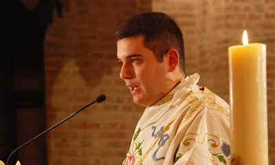 12.30ftTestimonianzaMicci Don Gabriele Micci sarà ordinato presbitero, nella Cattedrale di Fano, dal vescovo Mons. Trasarti sabato 15 settembre alle ore 20.30. Don Gabriele celebrerà la sua prima Messa domenica 16 settembre, alle ore 11, nella basilica di San Lorenzo in Campo.