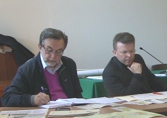 Il direttore di Caritas Fano, Farneti con il Vescovo mons. Trasarti