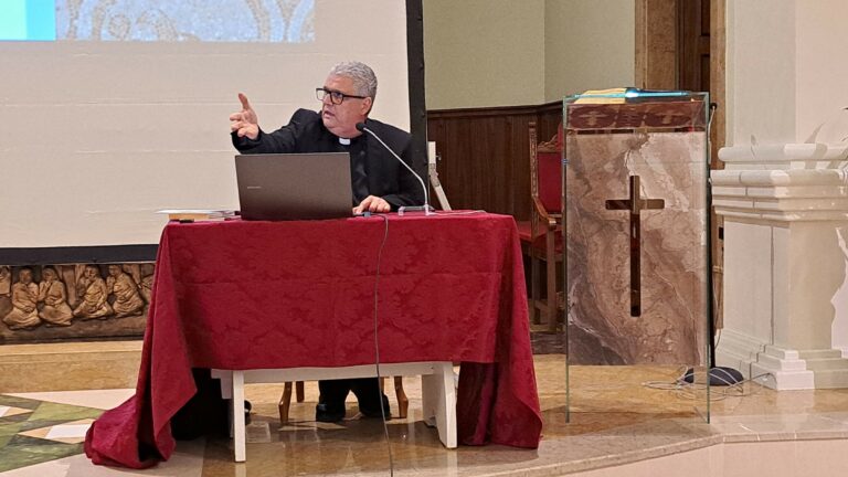 Comunità di comunità: la Chiesa come un mosaico